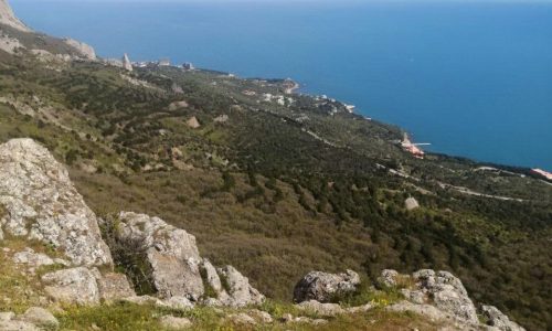 Вид с горы Ильяс-кая на южный берег Крыма